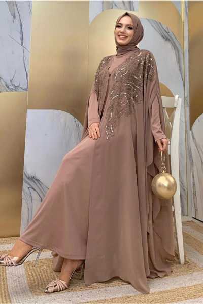 Une robe luxueuse de TRENDTESETTÜR, deux couches en forme d'abaya, décorée de perles, en beige foncé